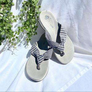 Clark’s Cloudsteppers Sandals/Flip flops in EUC